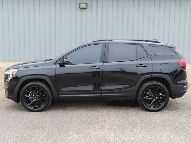 Used 2024 GMC Terrain SLT w/ Elevation Edition AWD/4WD image 7