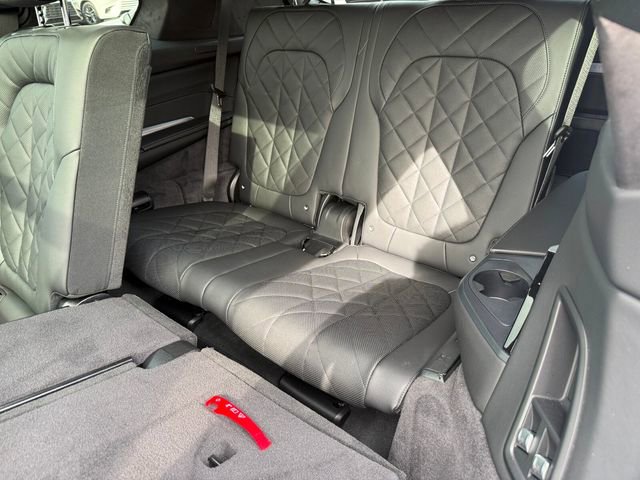 Used 2025 BMW X7 xDrive40i w/ M Sport Package AWD/4WD image 31