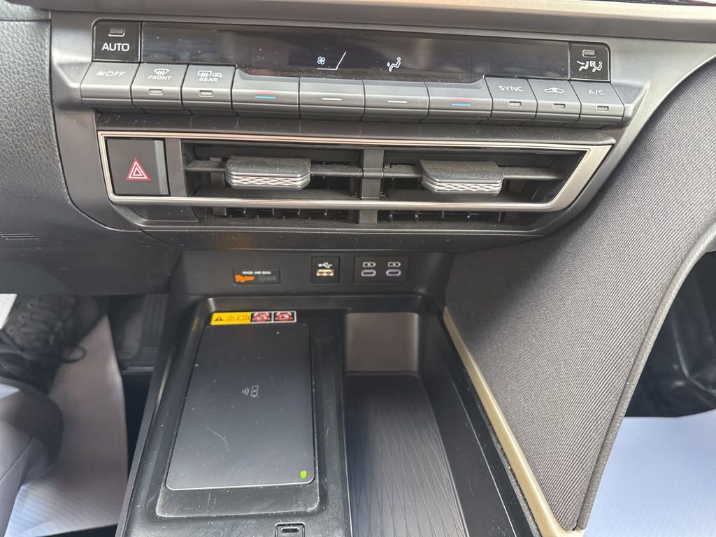 Used 2025 Toyota Camry LE FWD image 15