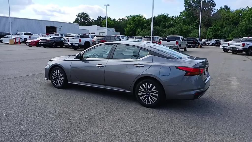 Used 2023 Nissan Altima 2.5 SV FWD image 6