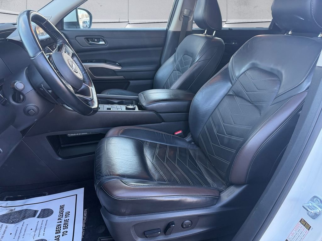 Used 2022 Nissan Pathfinder Platinum w/ Cargo Package image 7