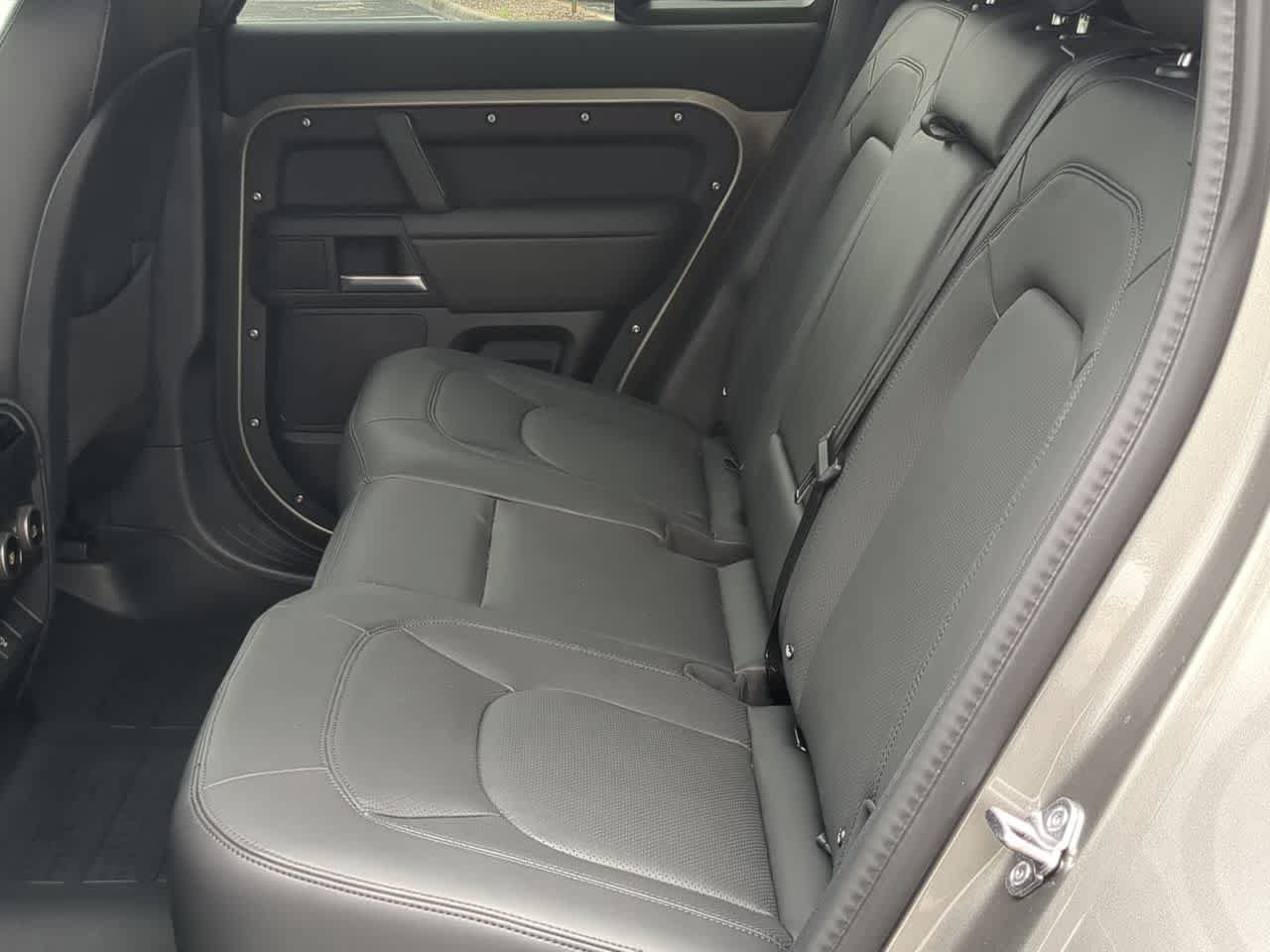 Certified 2025 Land Rover Defender 110 S AWD/4WD image 21