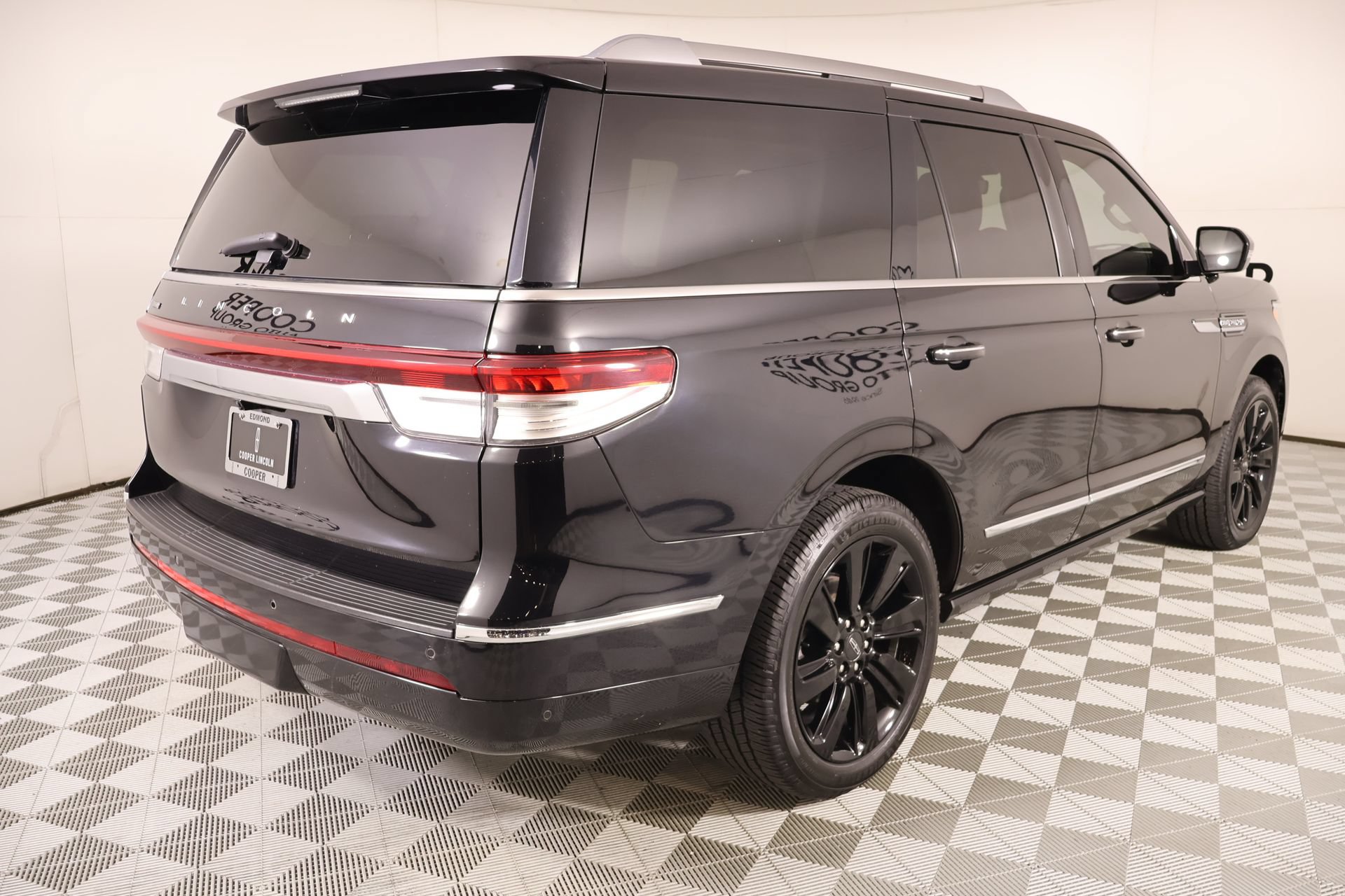 Used 2022 Lincoln Navigator Reserve AWD/4WD image 23