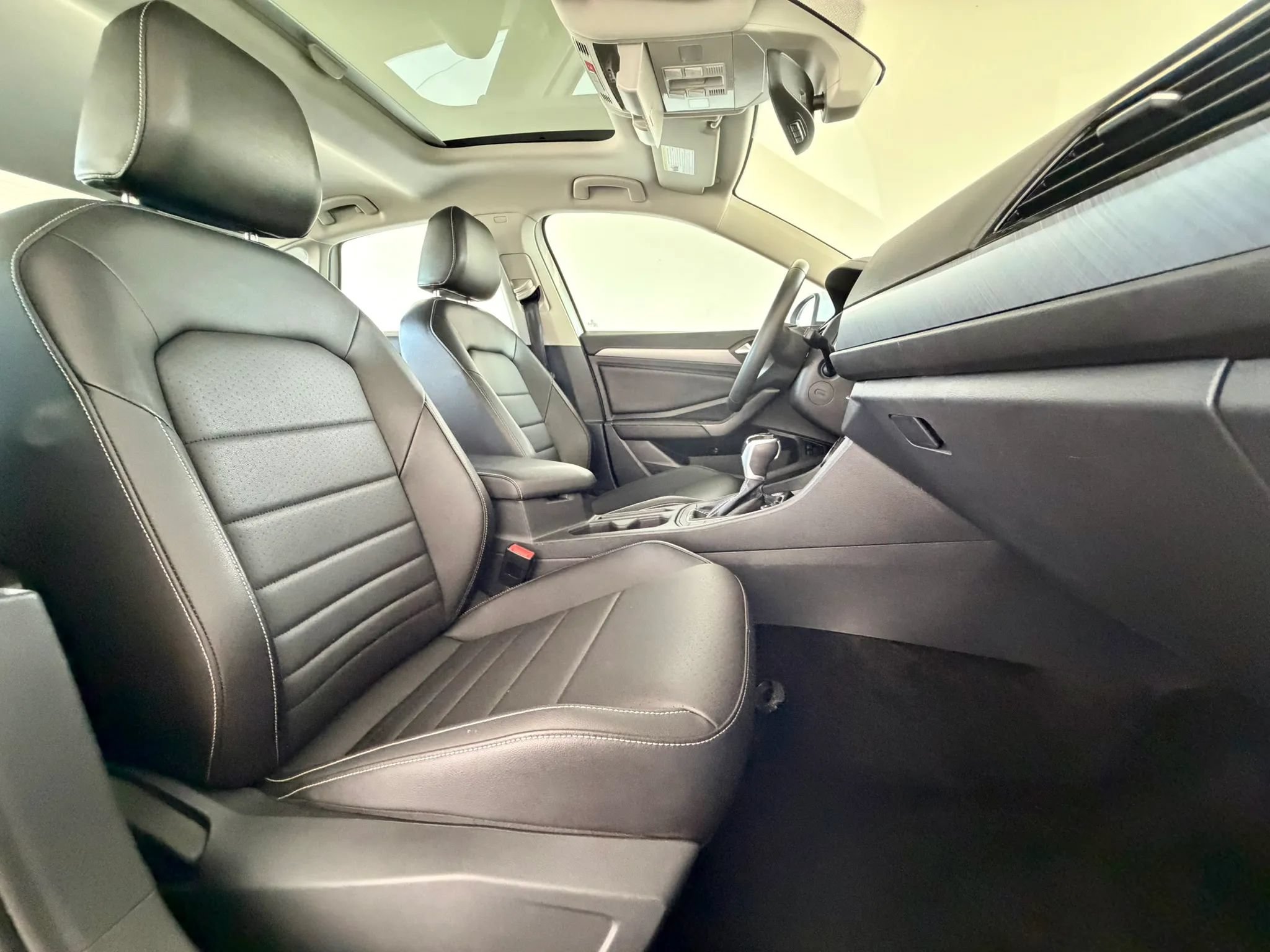 Used 2023 Volkswagen Jetta SE w/ Panoramic Sunroof Package FWD image 23