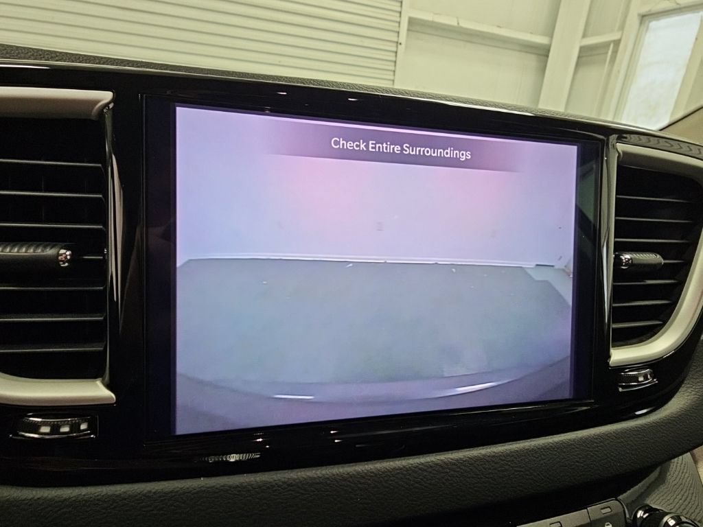 Used 2023 Chrysler Pacifica Touring-L FWD image 19