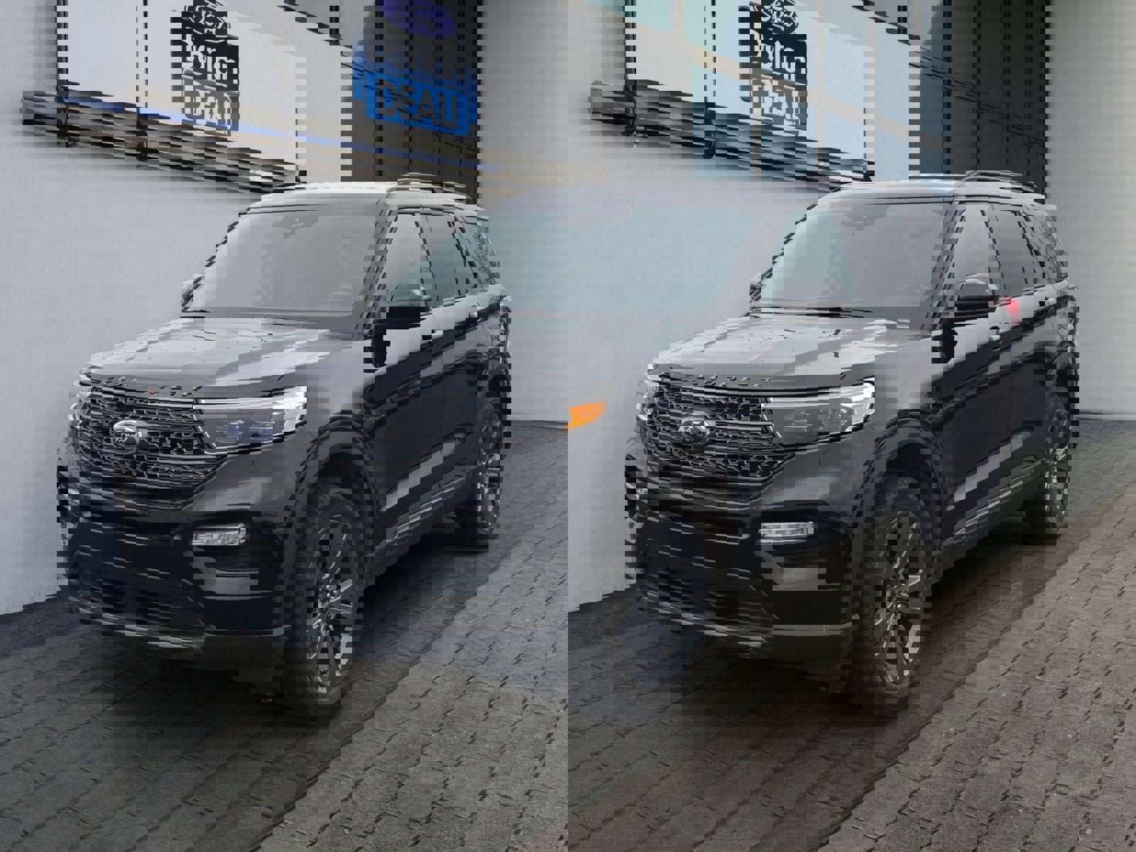 Used 2023 Ford Explorer XLT w/ Equipment Group 202A image 3