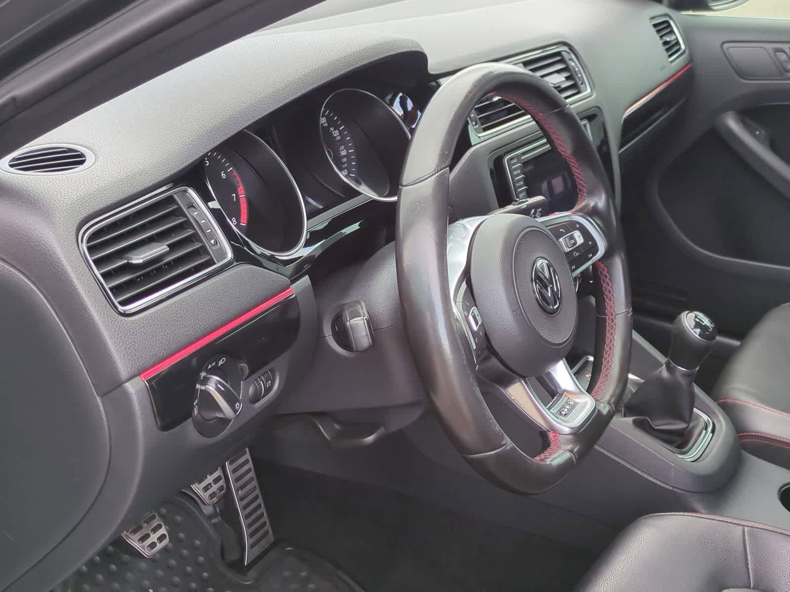 Used 2017 Volkswagen Jetta GLI image 10
