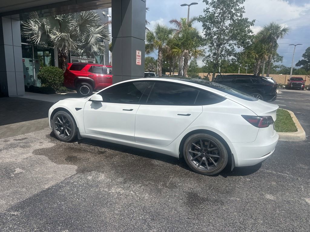 Used 2021 Tesla Model 3 Standard Range Plus image 3