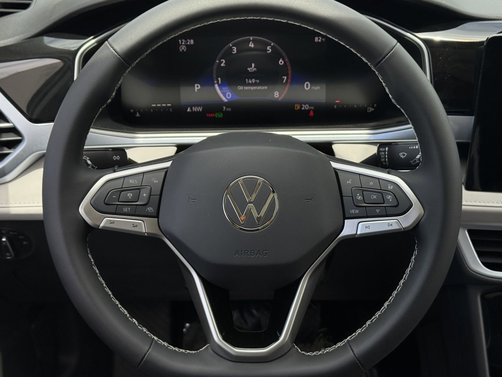New 2026 Volkswagen Taos SE FWD image 15