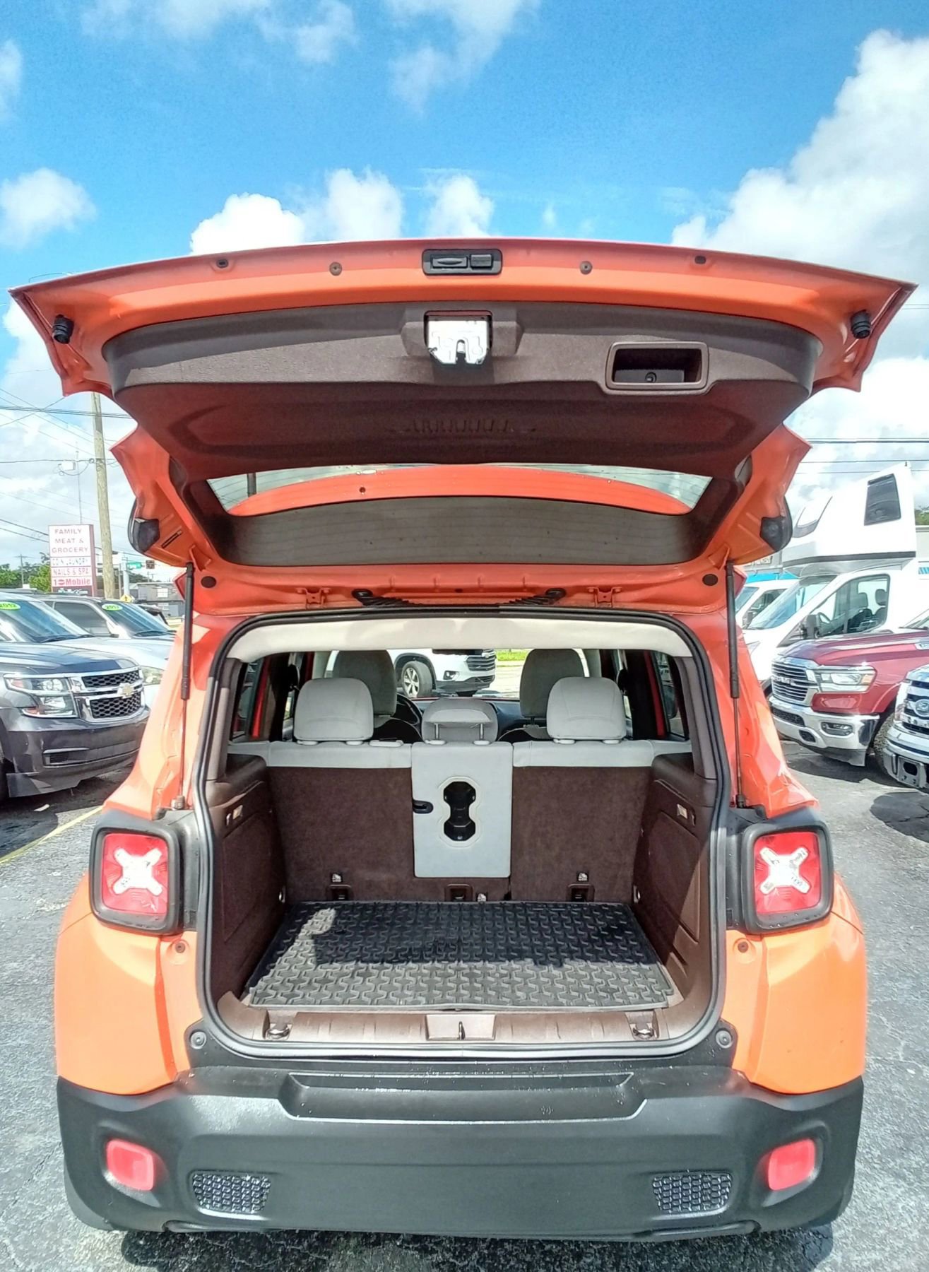 Used 2015 Jeep Renegade Latitude w/ Popular Equipment Group FWD image 22