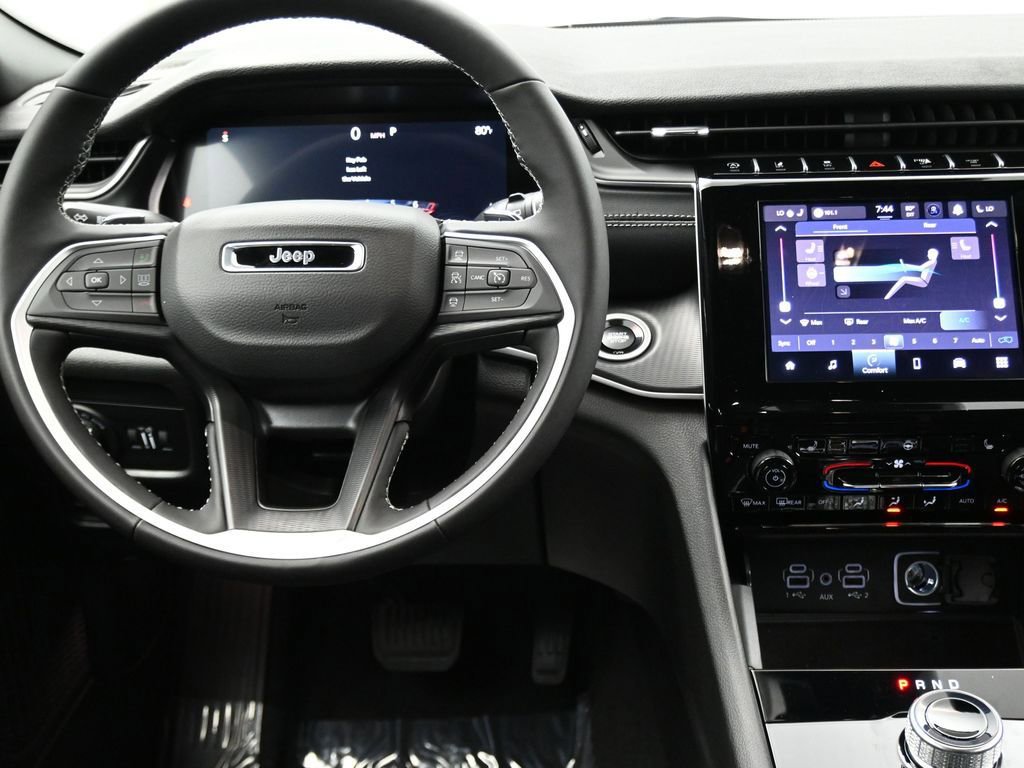 New 2025 Jeep Grand Cherokee L Laredo image 32