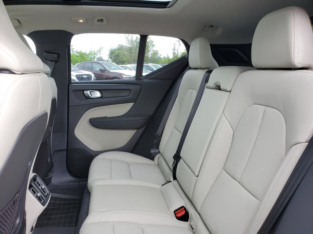 New 2026 Volvo XC40 B4 Plus w/ Protection Package Premier FWD image 19