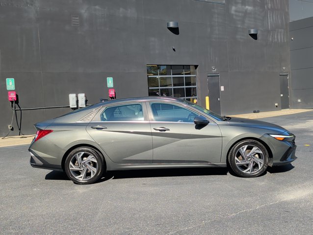 Used 2024 Hyundai Elantra Limited FWD image 4