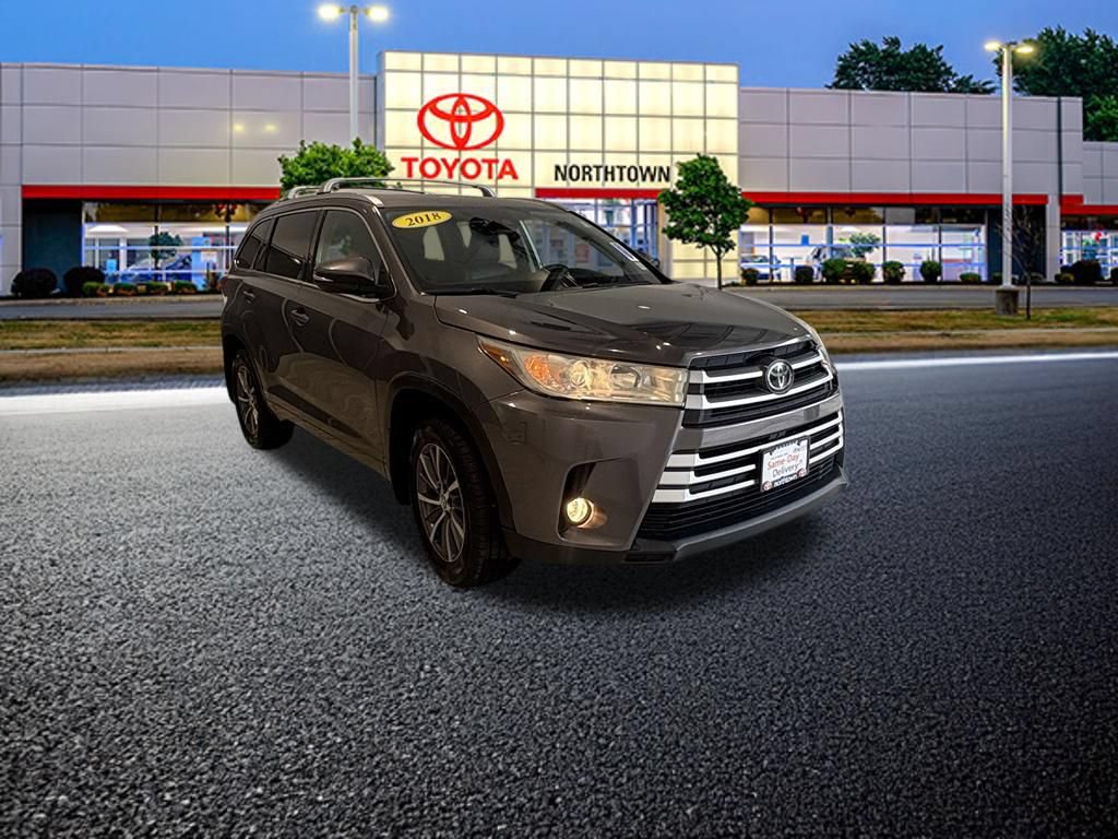 Used 2018 Toyota Highlander XLE AWD/4WD image 4