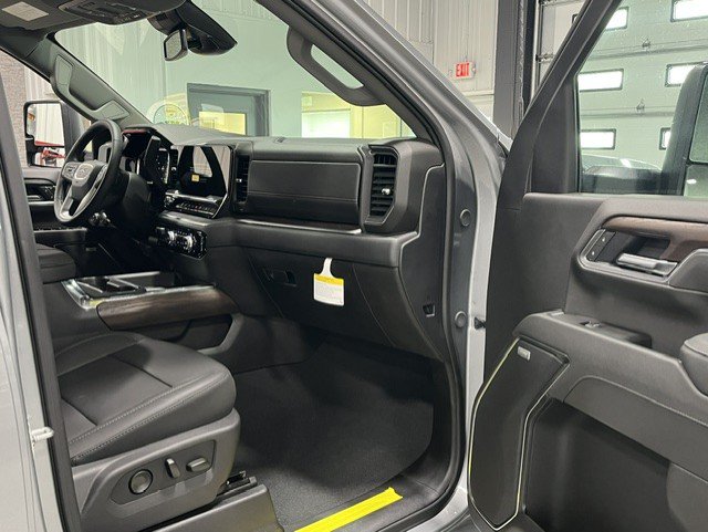 New 2026 GMC Sierra 2500 SLT w/ SLT Premium Package AWD/4WD image 7