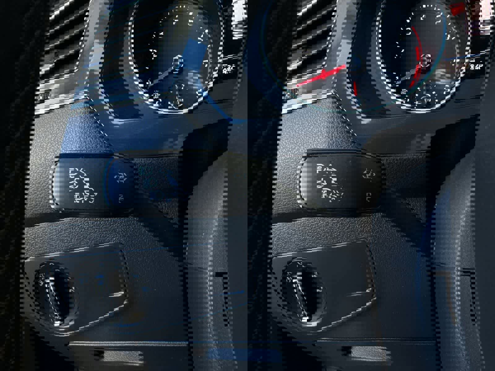 Used 2021 Volkswagen Tiguan SE R-Line w/ 2-Row Tiguan MDO Package image 28