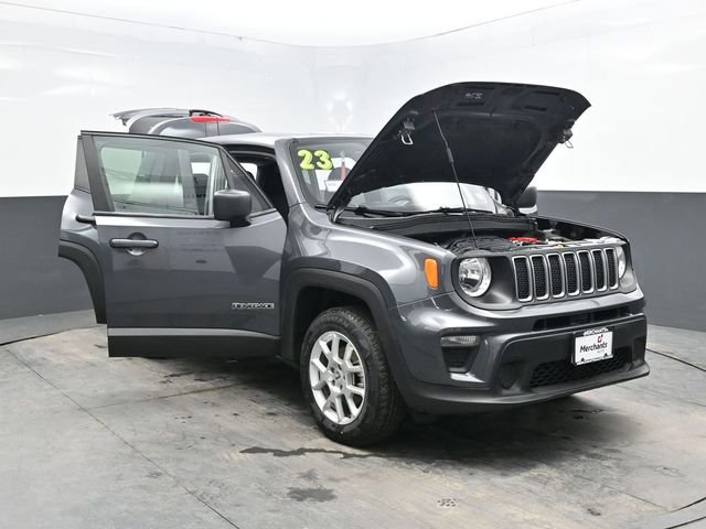 Used 2023 Jeep Renegade Latitude image 45