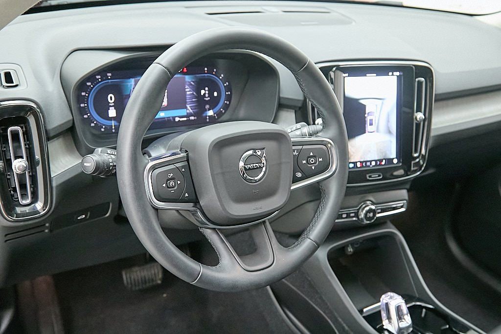 Certified 2023 Volvo XC40 B5 Plus w/ Driver Assist Package image 13