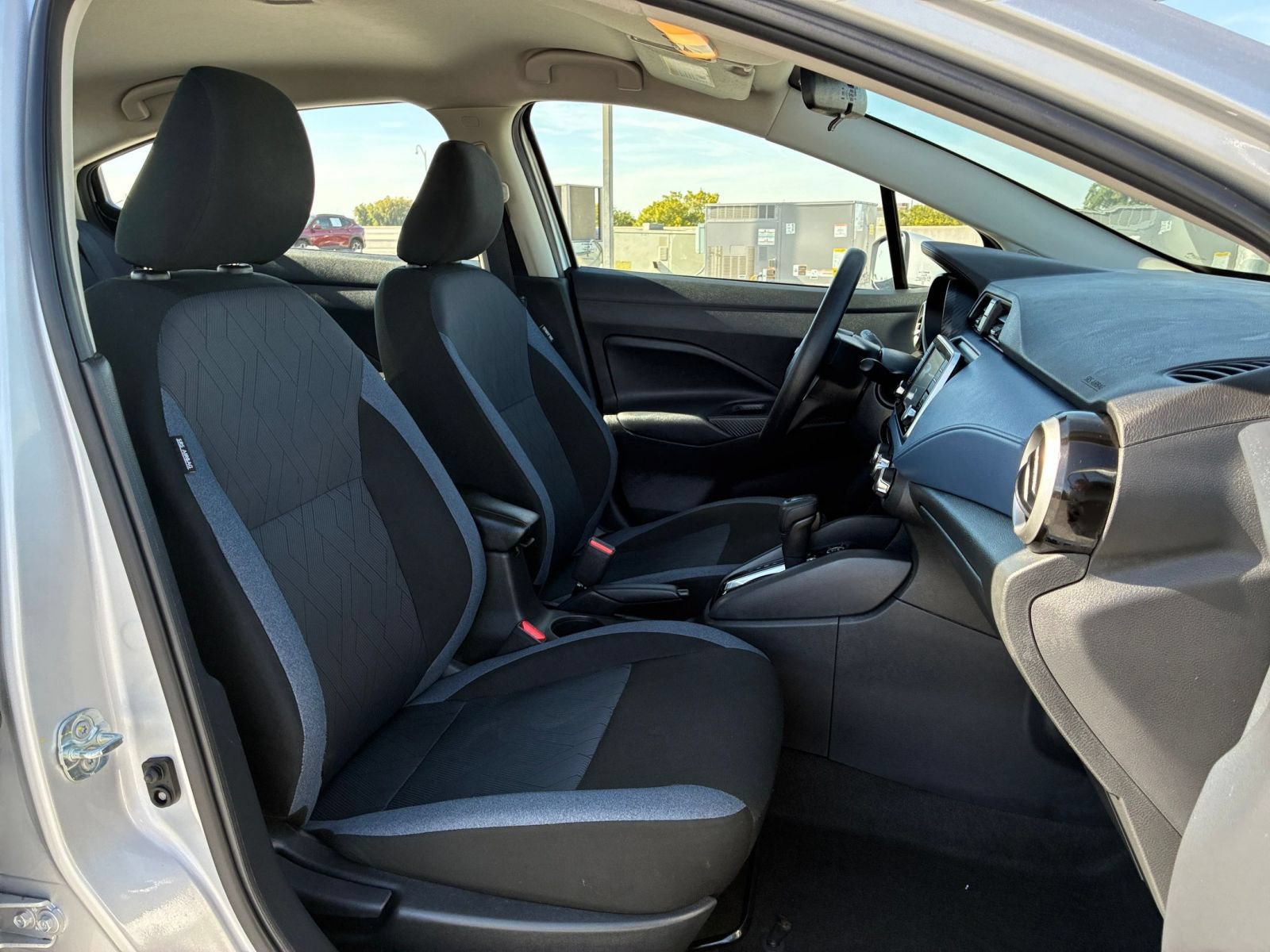 Used 2025 Nissan Versa SV FWD image 33