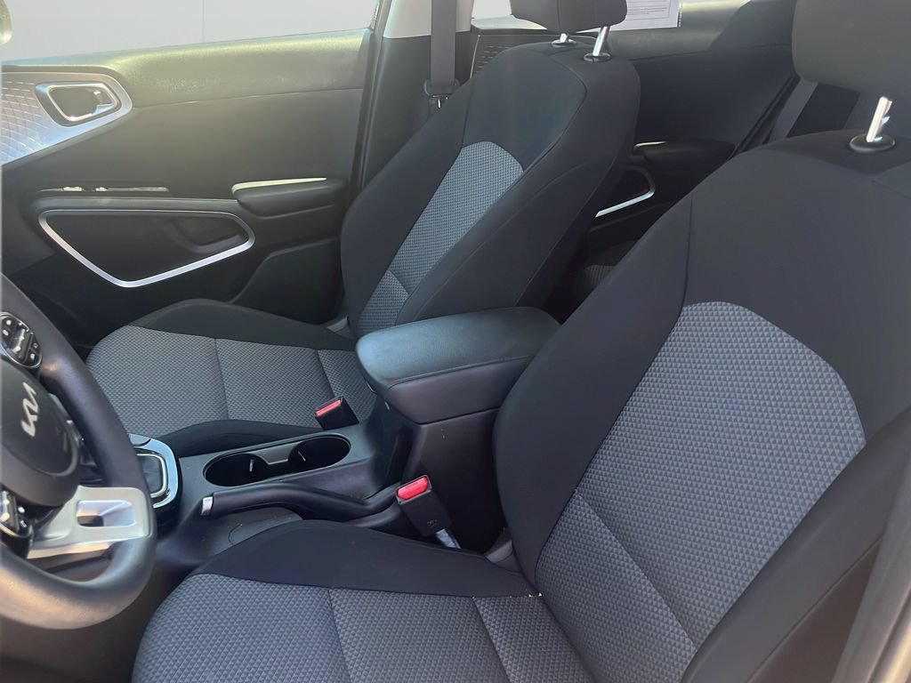 Used 2023 Kia Soul S FWD image 14