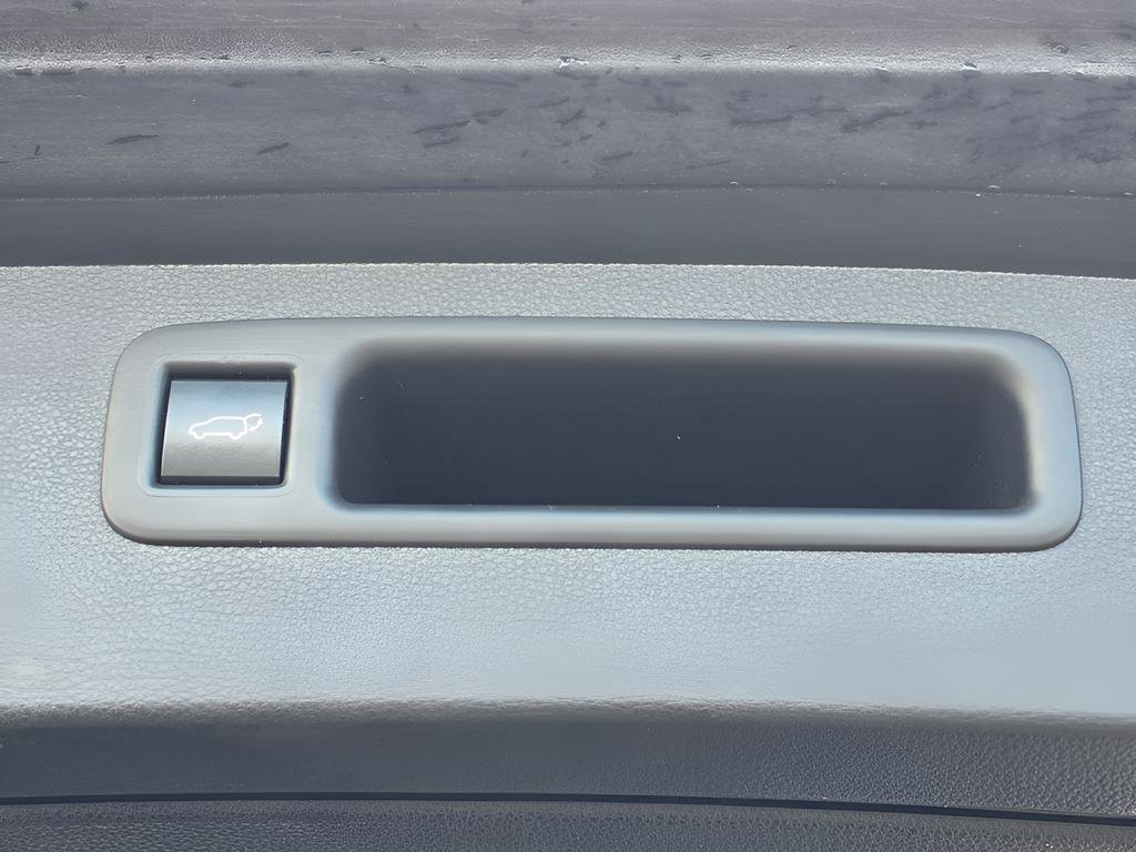 Used 2021 Toyota Highlander LE AWD/4WD image 34