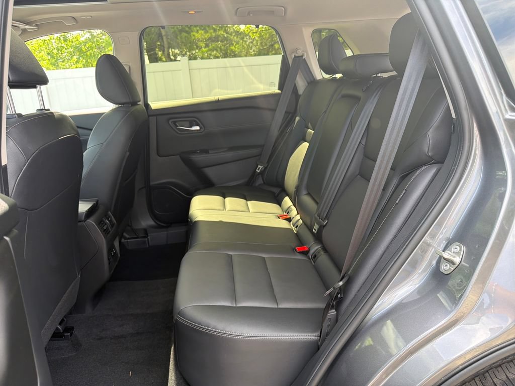 Used 2025 Nissan Rogue SL w/ SL Premium Package AWD/4WD image 34