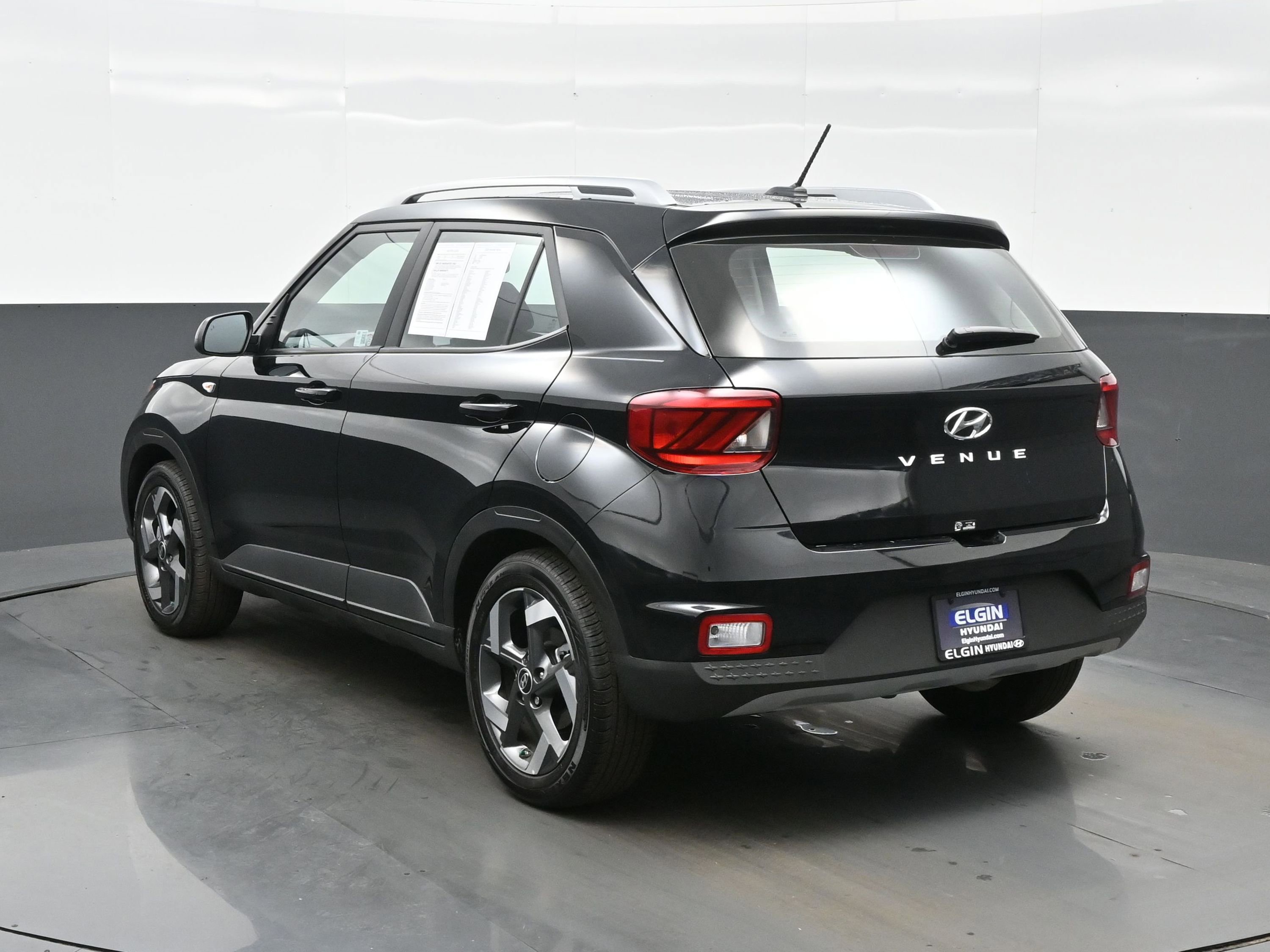 Certified 2025 Hyundai Venue SEL image 4