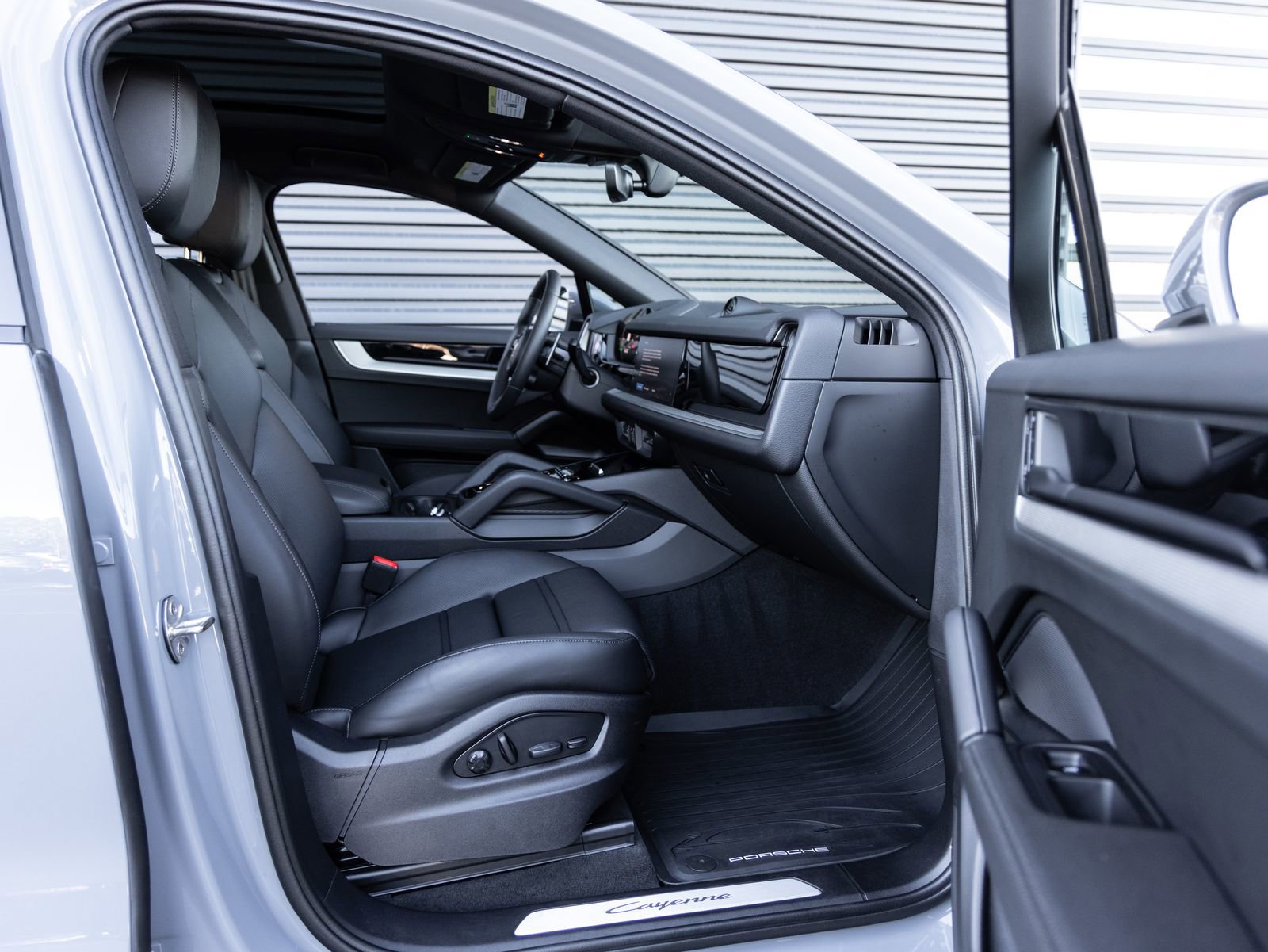 Certified 2026 Porsche Cayenne Coupe image 34