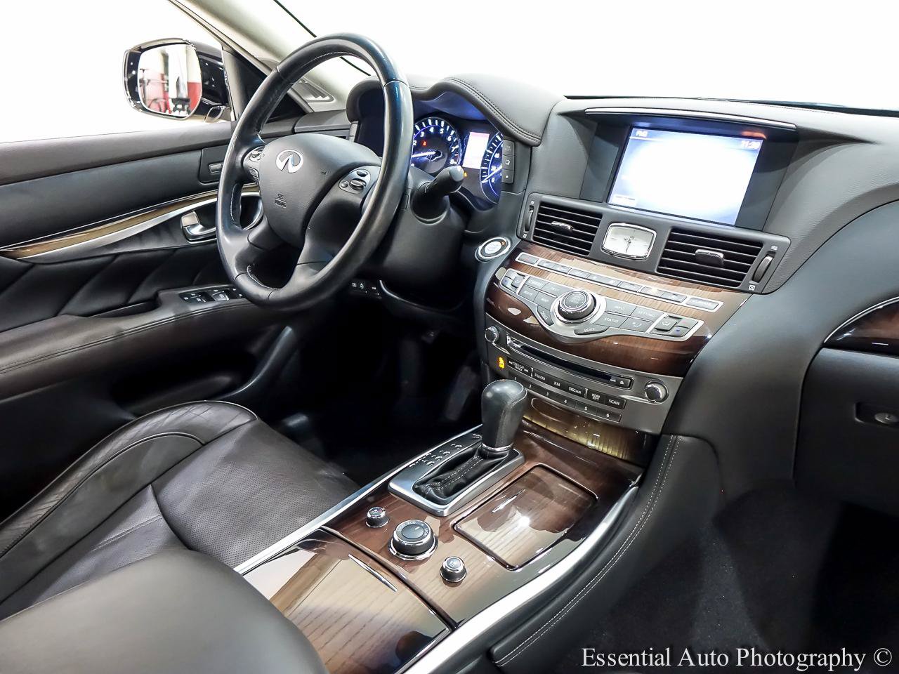Used 2015 INFINITI Q70 L 3.7 w/ Deluxe Touring Package AWD/4WD image 36