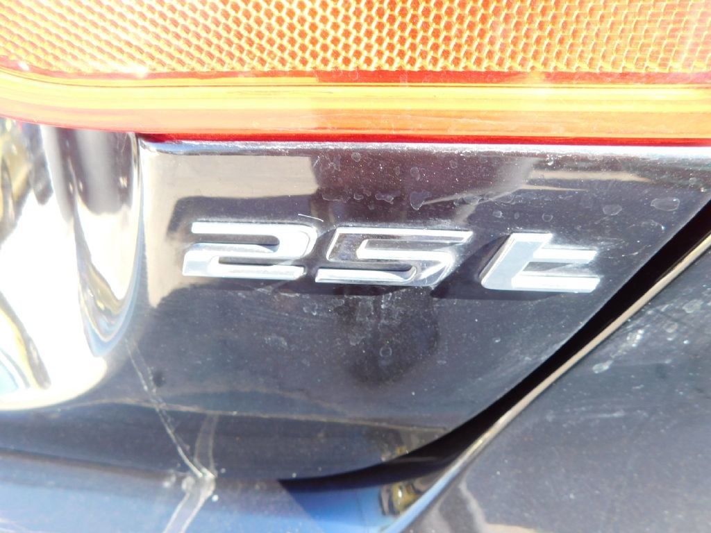 Used 2017 Jaguar XE Premium RWD image 12