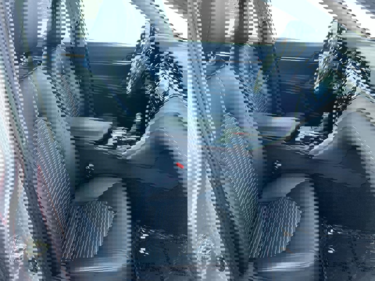 Used 2020 Toyota Camry SE image 29