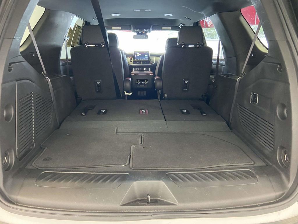 Used 2023 GMC Yukon SLT image 11