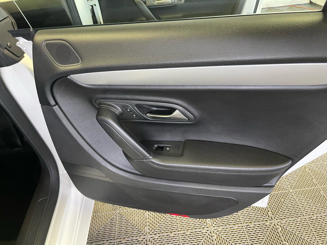 Used 2010 Volkswagen CC Sport FWD image 16
