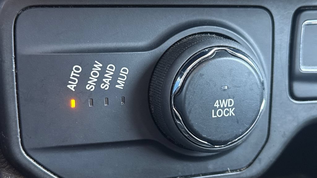 Used 2019 Jeep Renegade Latitude w/ Popular Equipment Group AWD/4WD image 35