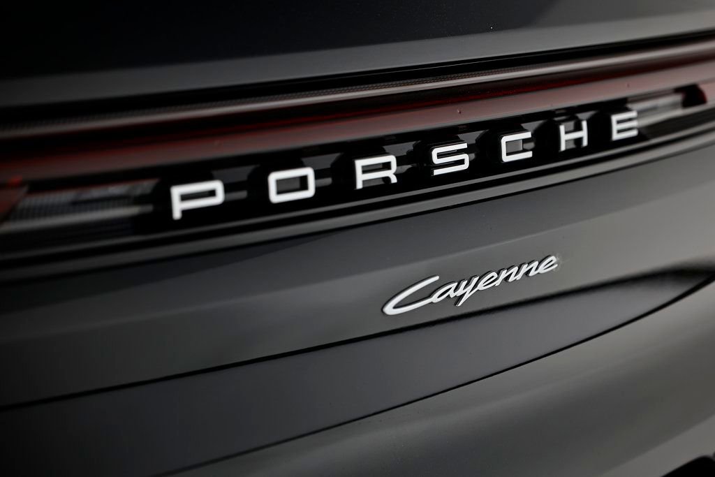 Certified 2024 Porsche Cayenne AWD/4WD image 15