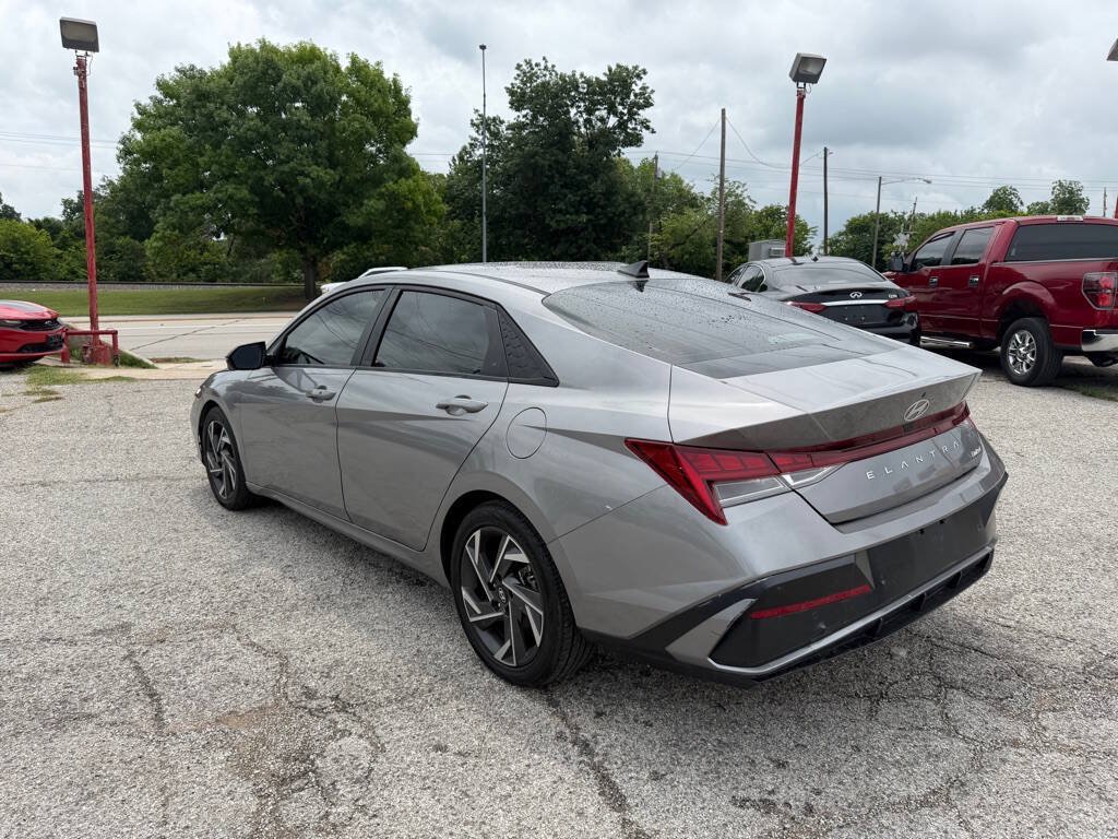 Used 2024 Hyundai Elantra Limited FWD image 5