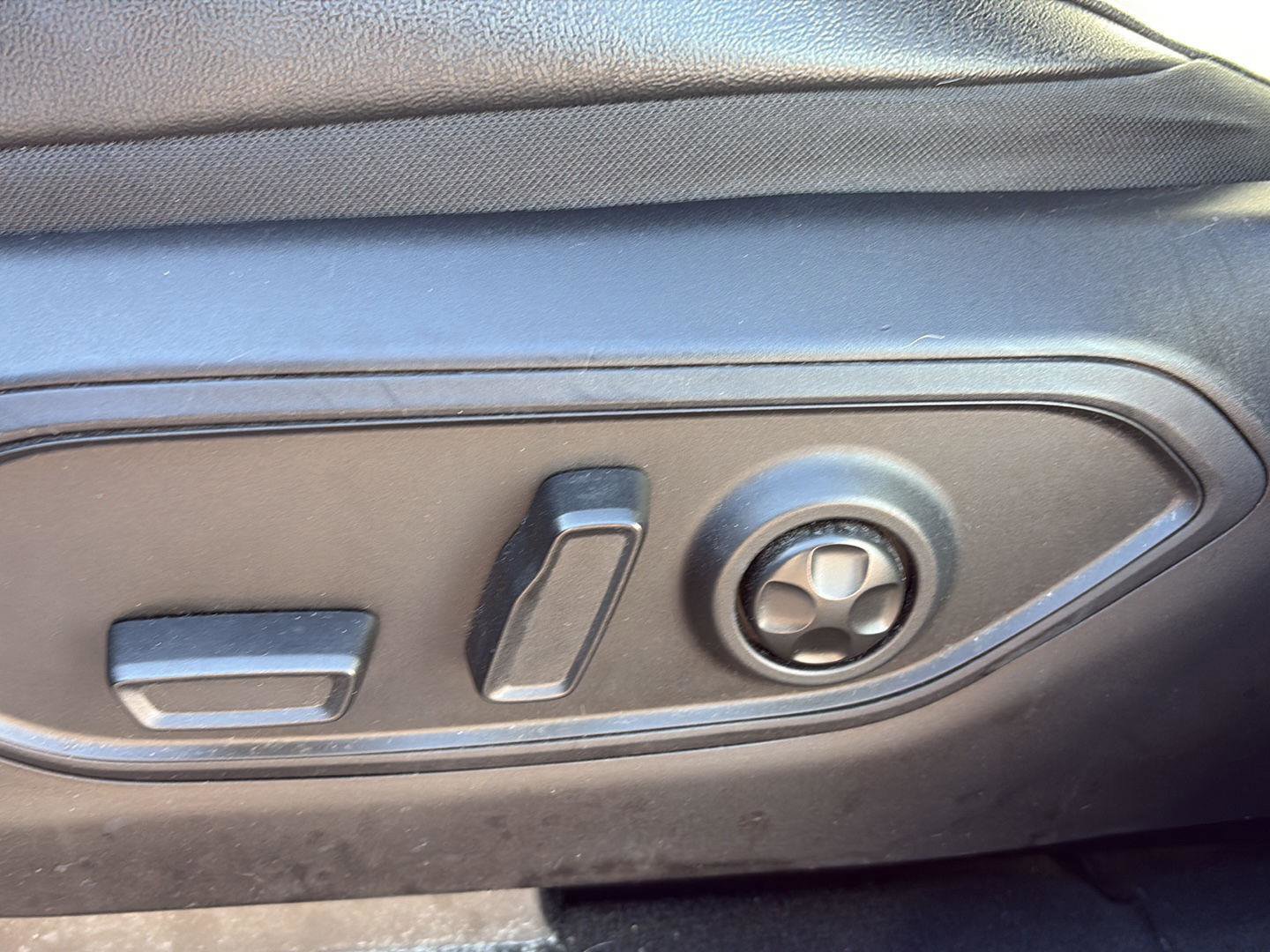 Used 2024 Jeep Grand Cherokee L Limited w/ Luxury Tech Group II image 11