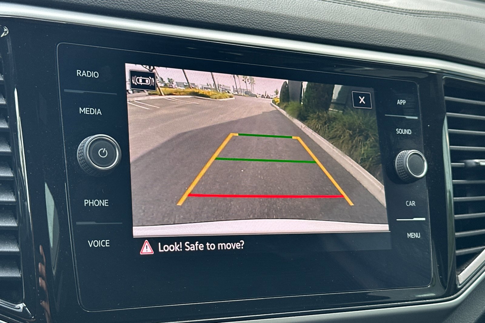 Used 2022 Volkswagen Atlas Cross Sport SE image 19