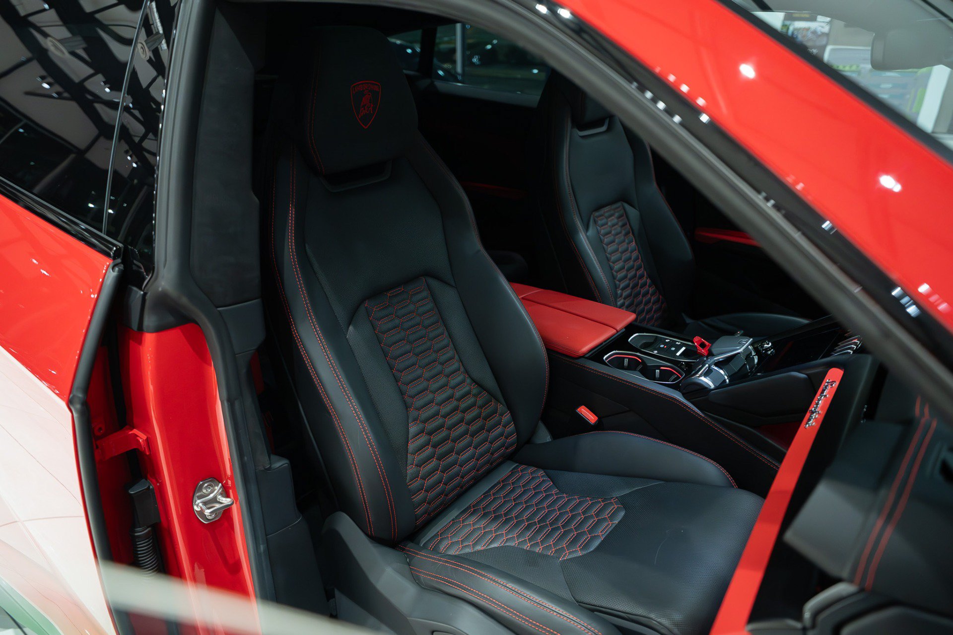 Used 2022 Lamborghini Urus AWD/4WD image 29