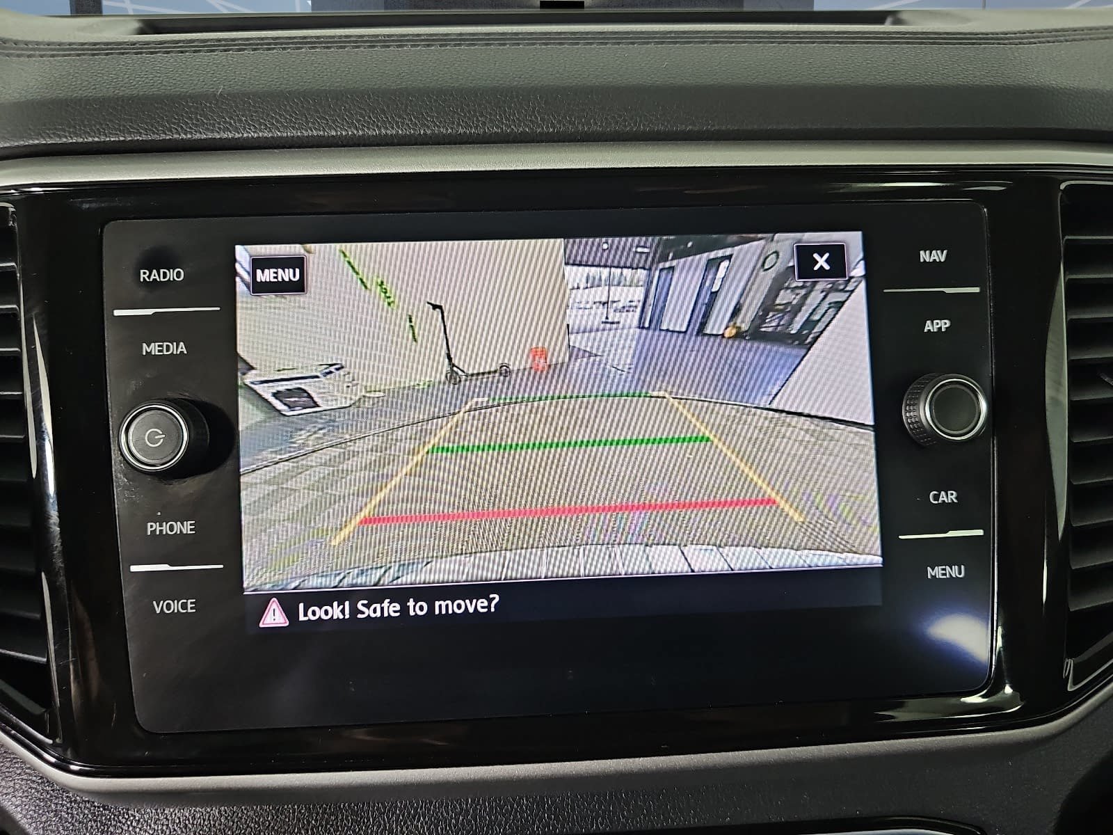 Used 2020 Volkswagen Atlas SEL R-Line AWD/4WD image 11