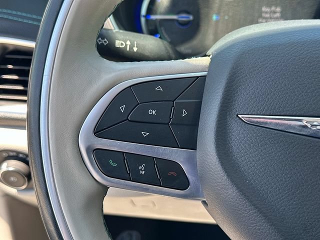 Used 2020 Chrysler Pacifica Limited w/ Advanced Safetytec Group FWD image 8
