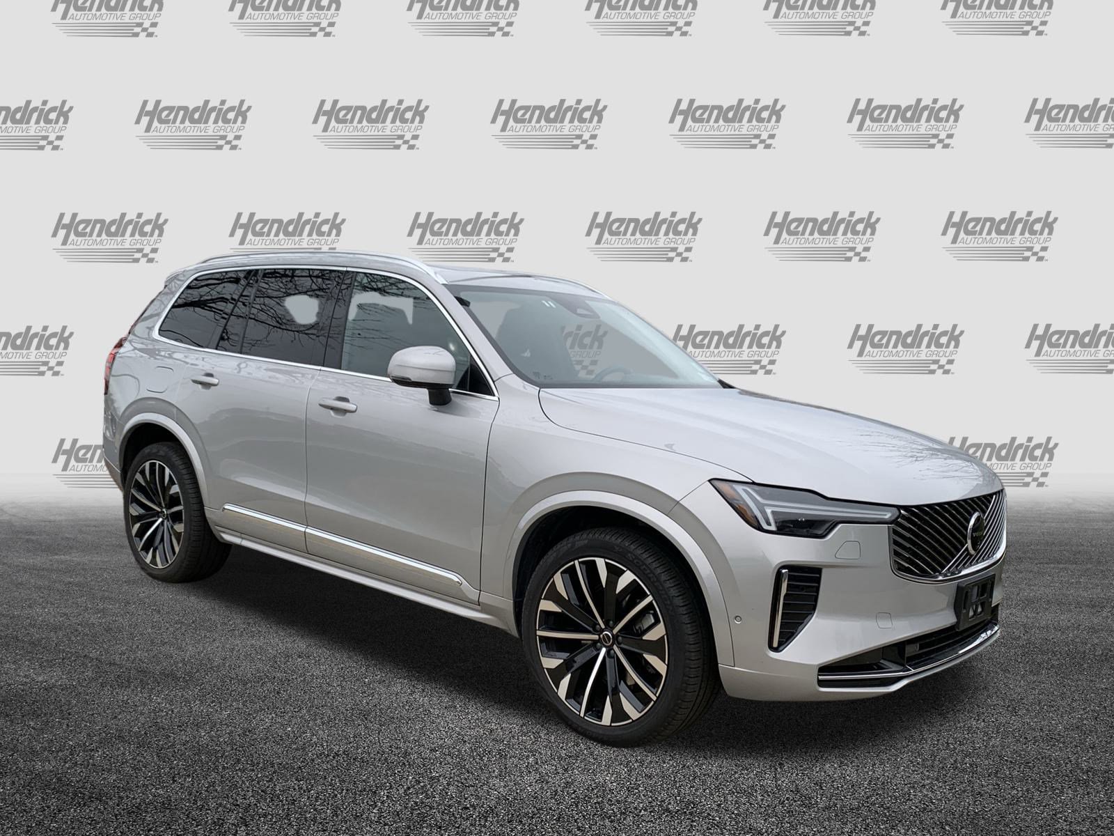 Used 2025 Volvo XC90 B6 Plus image 2