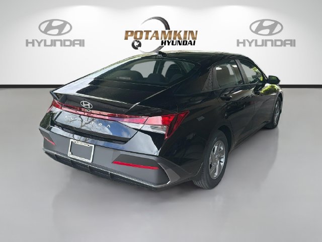 New 2026 Hyundai Elantra SE FWD image 5
