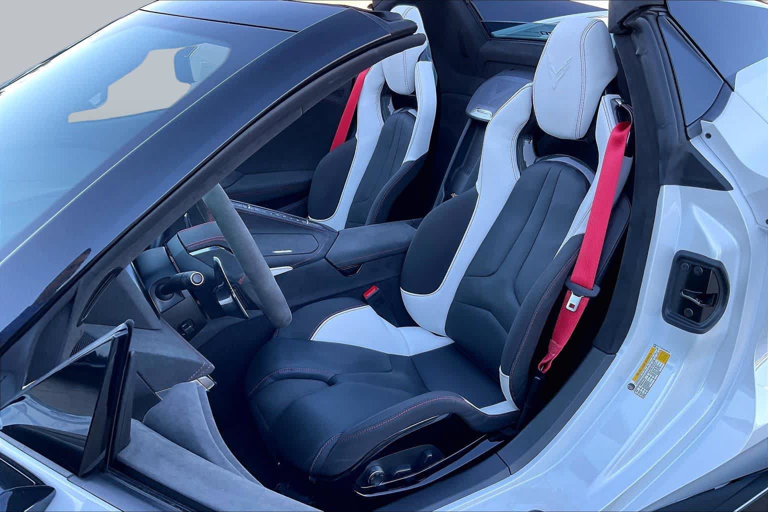 Used 2023 Chevrolet Corvette Stingray Premium Conv w/ Z51 Performance Package RWD image 9