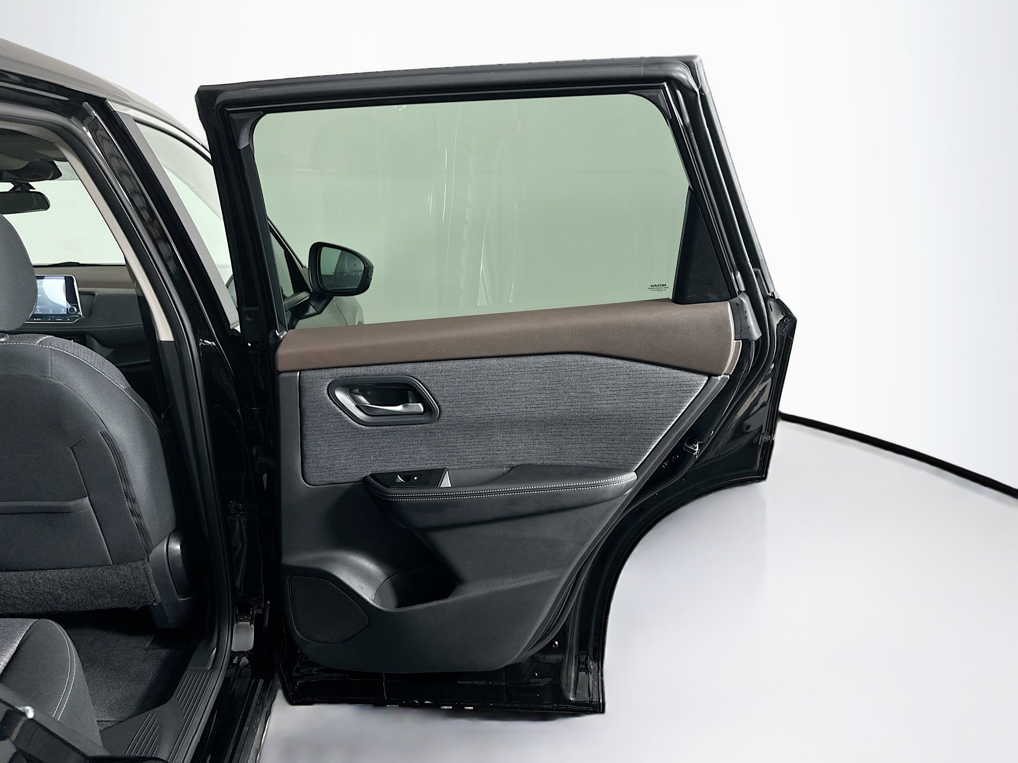 Used 2023 Nissan Rogue SV image 29