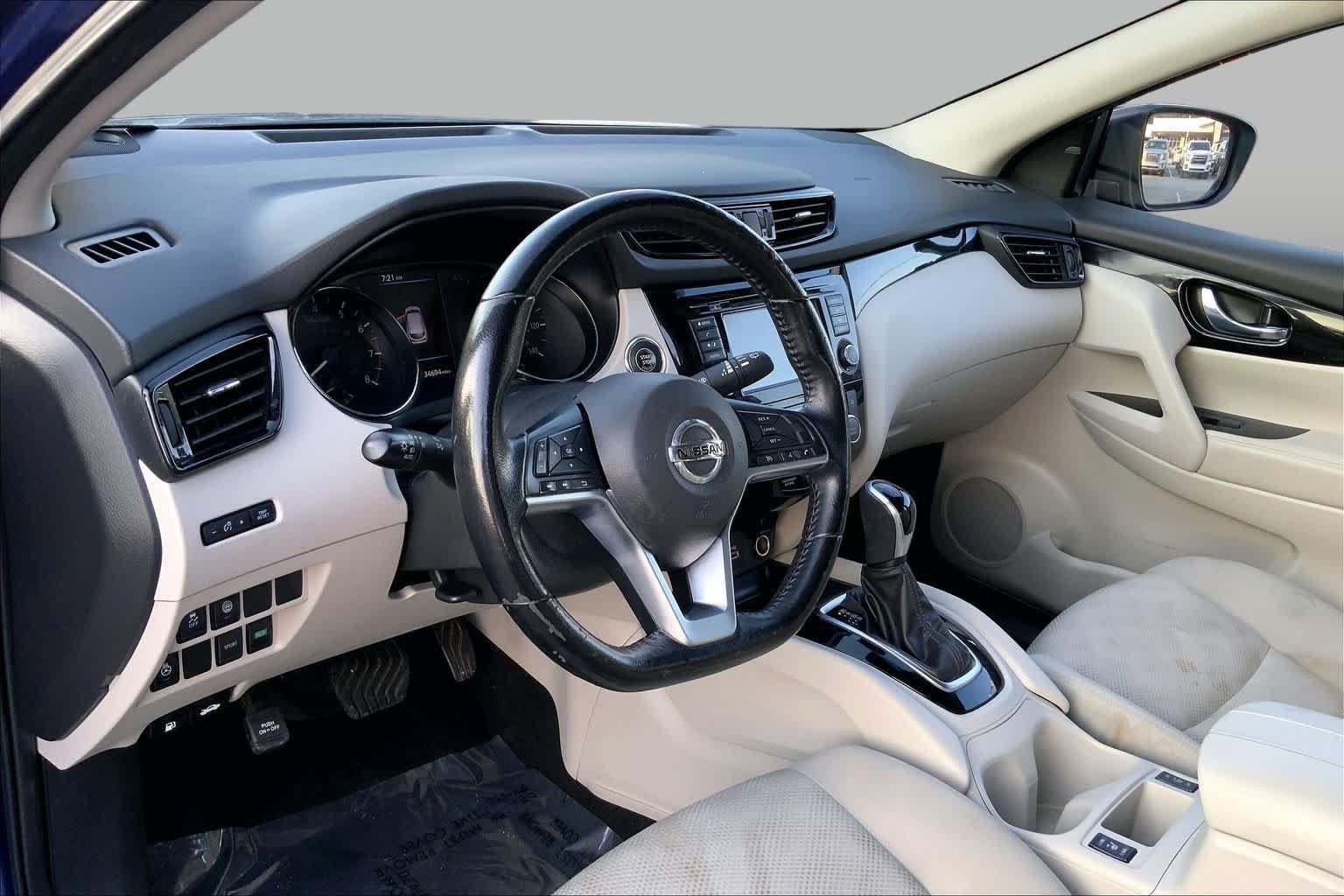 Used 2022 Nissan Rogue Sport SV FWD image 17