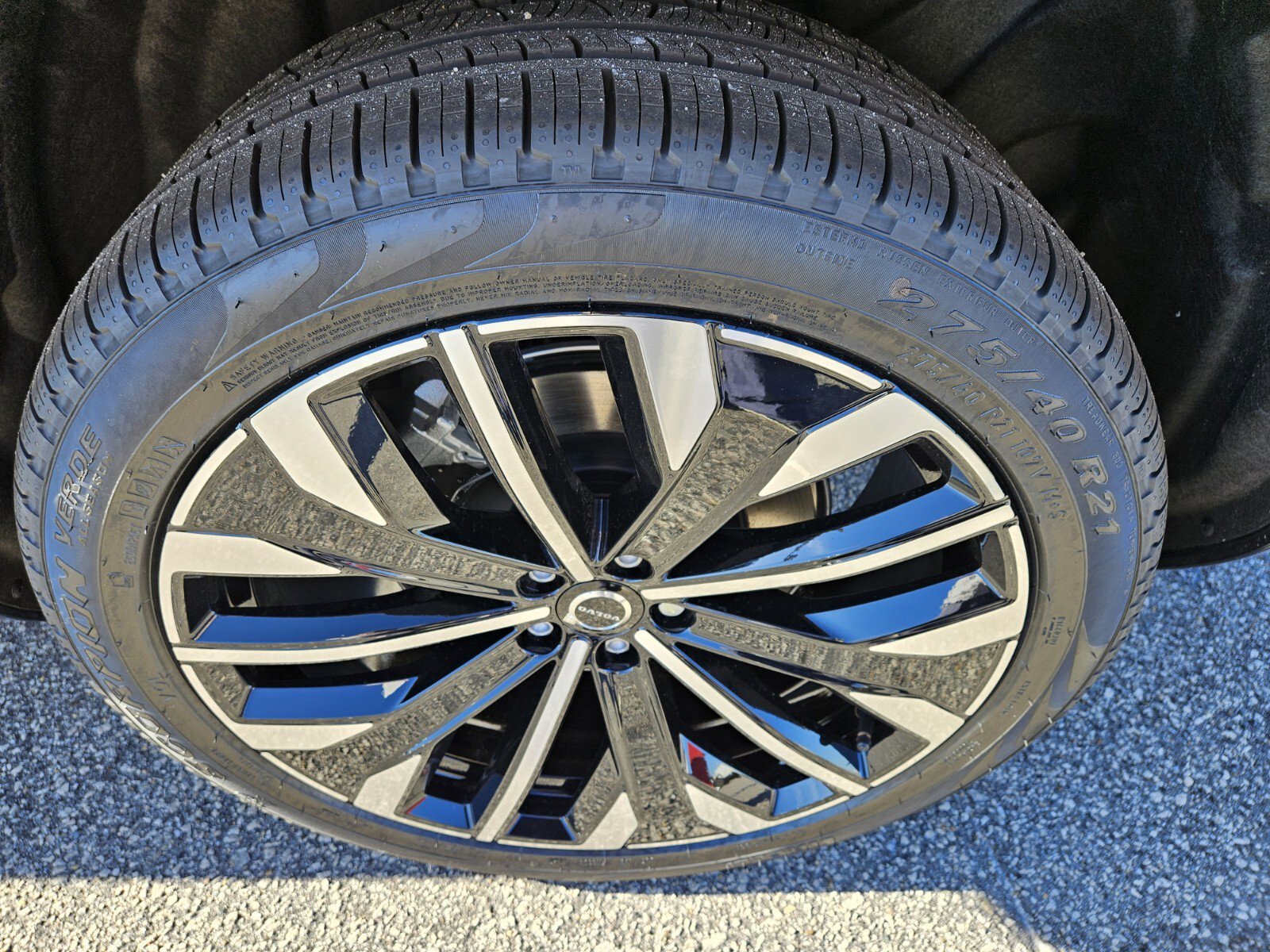 New 2026 Volvo XC90 B6 Plus w/ Protection Package Premier AWD/4WD image 11