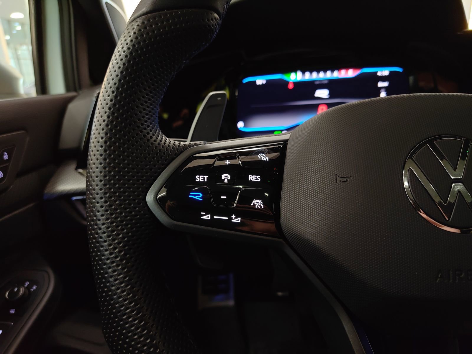 Used 2023 Volkswagen Golf R image 15