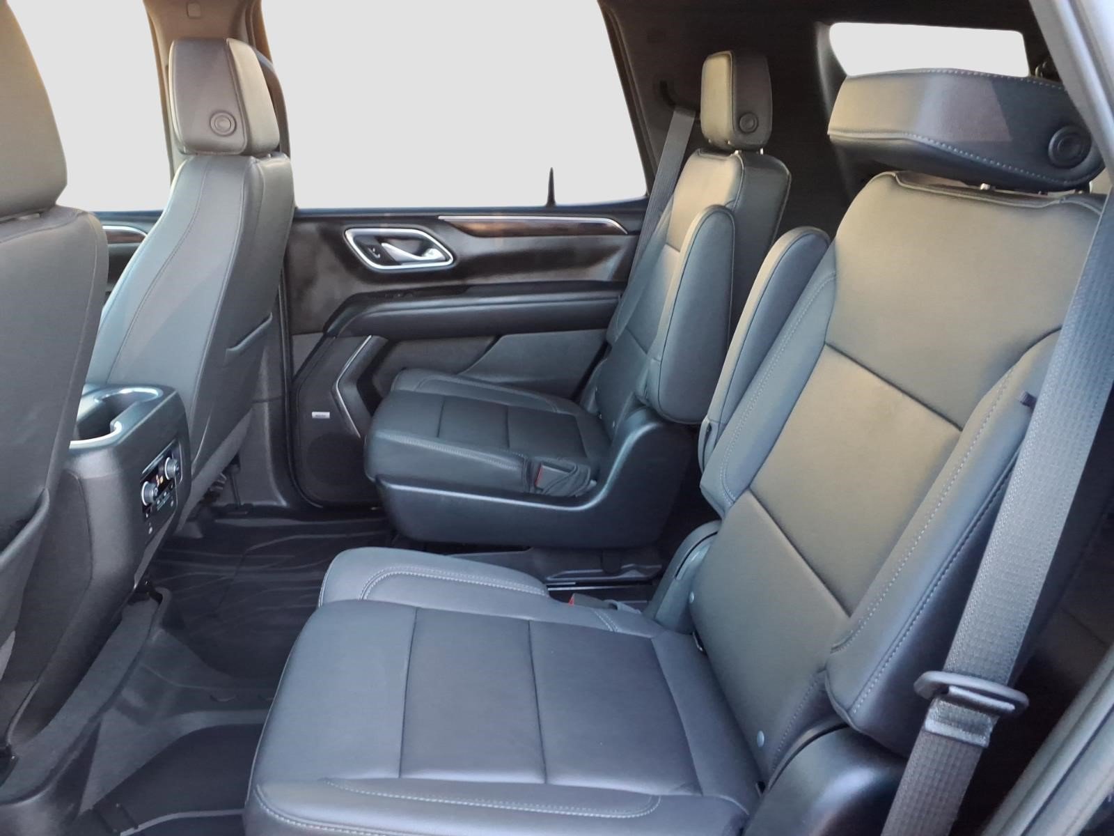 Used 2023 Chevrolet Tahoe Z71 w/ Luxury Package AWD/4WD image 12