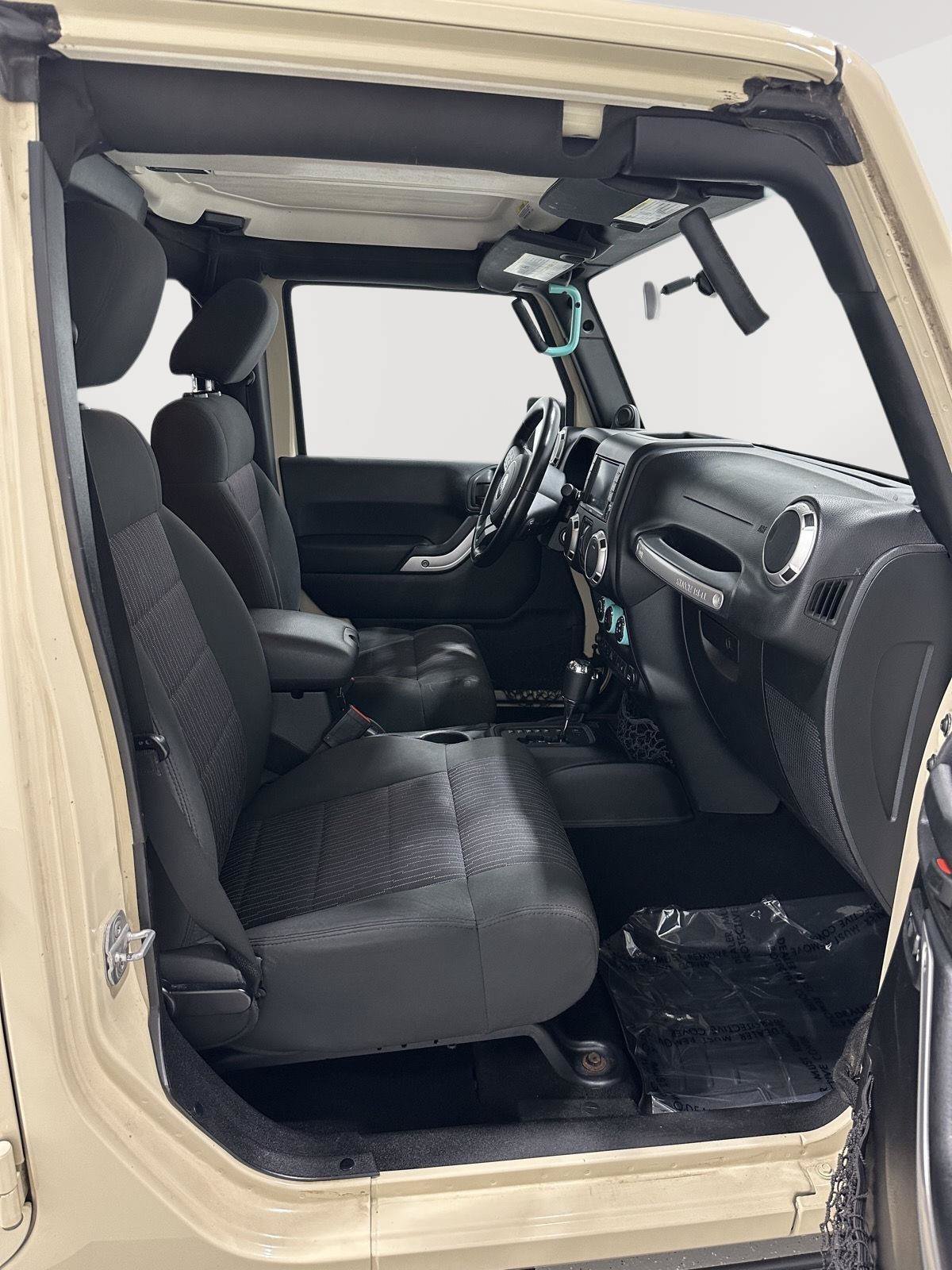 Used 2011 Jeep Wrangler Unlimited Sahara w/ Connectivity Group AWD/4WD image 19